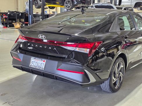 Certified 2025 Hyundai Elantra Sport FWD image 11