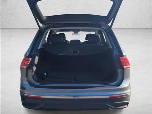Used 2022 Volkswagen Tiguan SE image 6
