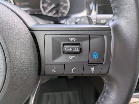 Certified 2024 Nissan Pathfinder SV FWD image 26
