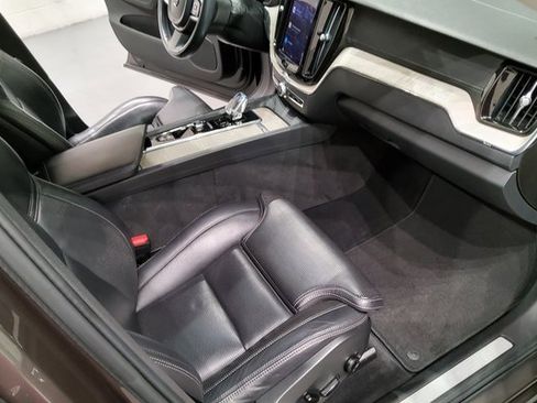 Used 2022 Volvo XC60 B5 Inscription w/ Advanced Package image 19