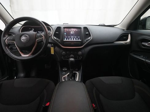 Used 2016 Jeep Cherokee Latitude w/ Cold Weather Group image 5