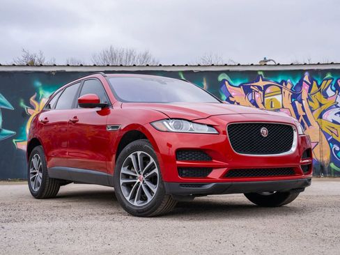 Used 2018 Jaguar F-PACE Premium image 24