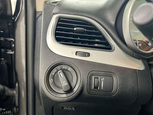 Used 2019 Dodge Journey SE w/ Connectivity Group image 17