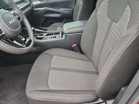 Certified 2025 Kia Sorento LX image 15
