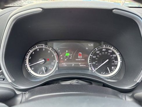 Used 2022 Toyota Highlander XLE AWD/4WD image 18