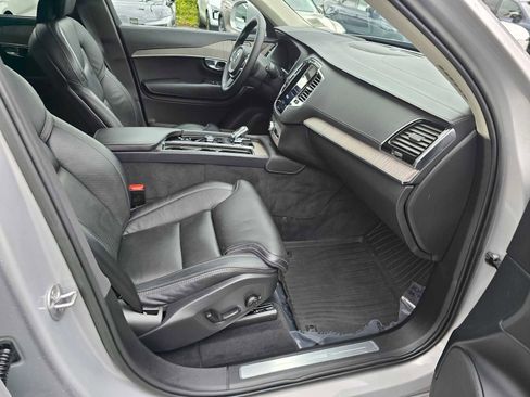 Certified 2023 Volvo XC90 T8 Ultimate w/ Protection Package Premier image 11