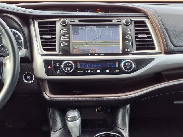 Used 2016 Toyota Highlander XLE FWD image 8