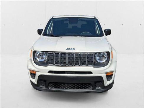 Used 2023 Jeep Renegade Latitude image 2