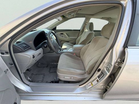 Used 2010 Toyota Camry LE FWD image 14