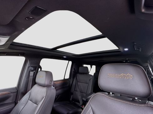 Used 2021 Chevrolet Suburban High Country AWD/4WD image 25