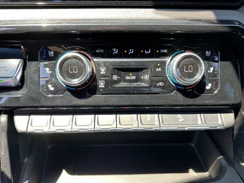 Used 2025 GMC Sierra 2500 AT4 AWD/4WD image 26