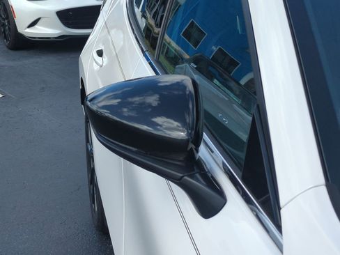 New 2025 MAZDA MAZDA3 Hatchback w/Premium Plus Pkg image 12