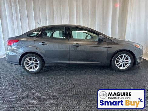 Used 2018 Ford Focus SE image 2