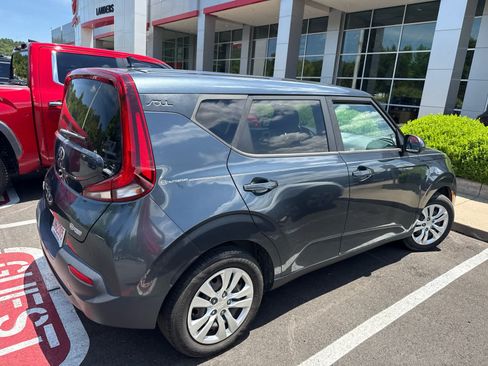 Used 2020 Kia Soul LX FWD image 3