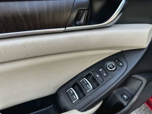 Used 2018 Honda Accord EX image 15