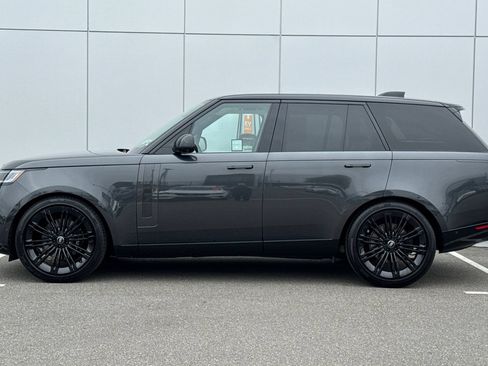 Certified 2025 Land Rover Range Rover SE AWD/4WD image 2