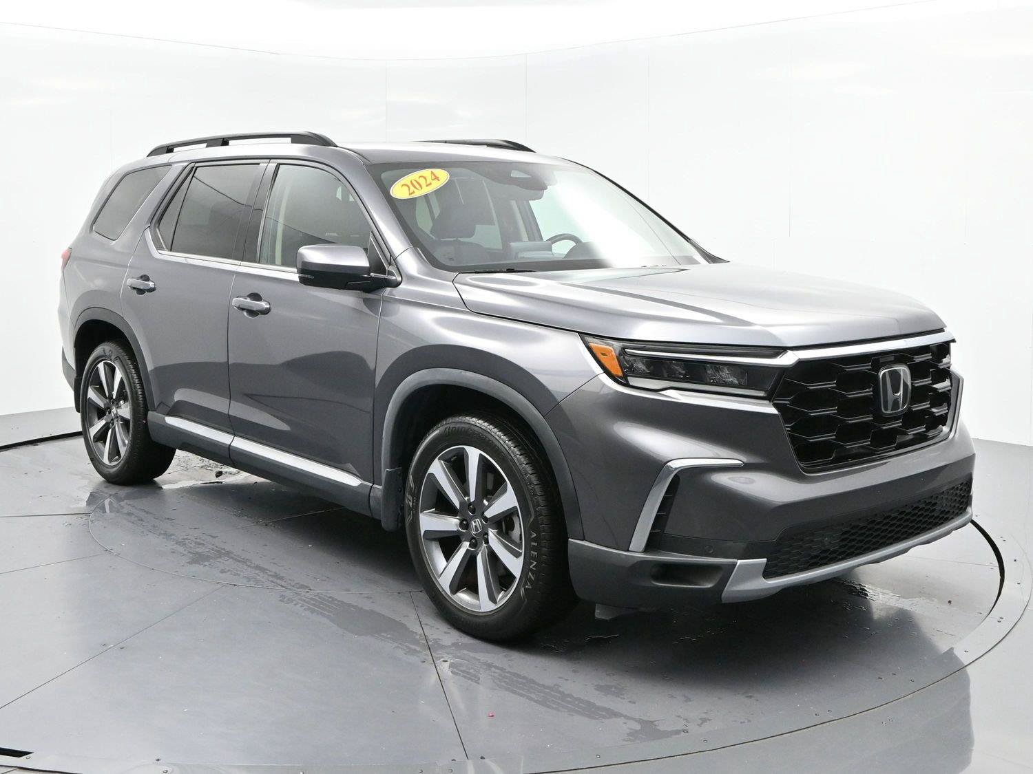 Used 2024 Honda Pilot Touring image 2