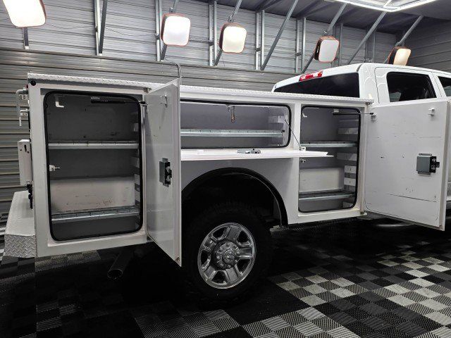Used 2024 RAM 3500 Tradesman w/ Chrome Appearance Group AWD/4WD image 14