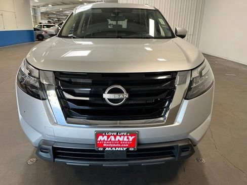 Used 2024 Nissan Pathfinder SV FWD image 8