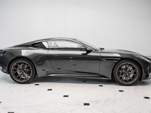 Used 2025 Aston Martin DB12 Coupe image 40