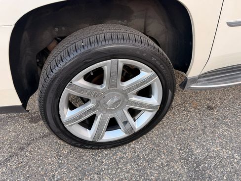 Used 2015 Cadillac Escalade ESV Luxury image 35