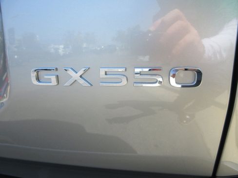Used 2026 Lexus GX 550 w/ Cold Area Package AWD/4WD image 8