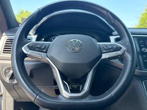 Used 2021 Volkswagen Atlas Cross Sport SE w/ Panoramic Sunroof Package FWD image 7