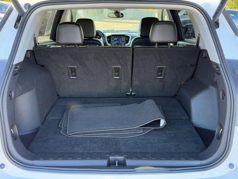 Used 2022 GMC Terrain SLT image 4