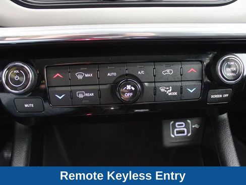 Used 2022 Jeep Compass Limited AWD/4WD image 9
