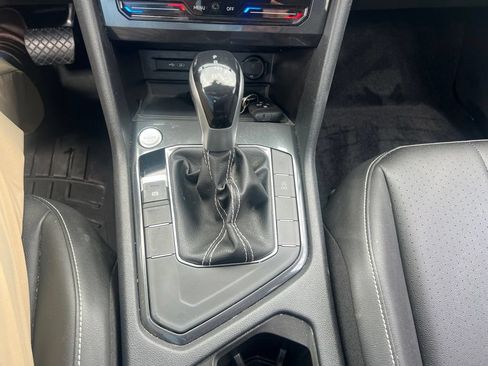 Used 2023 Volkswagen Tiguan SE FWD image 32