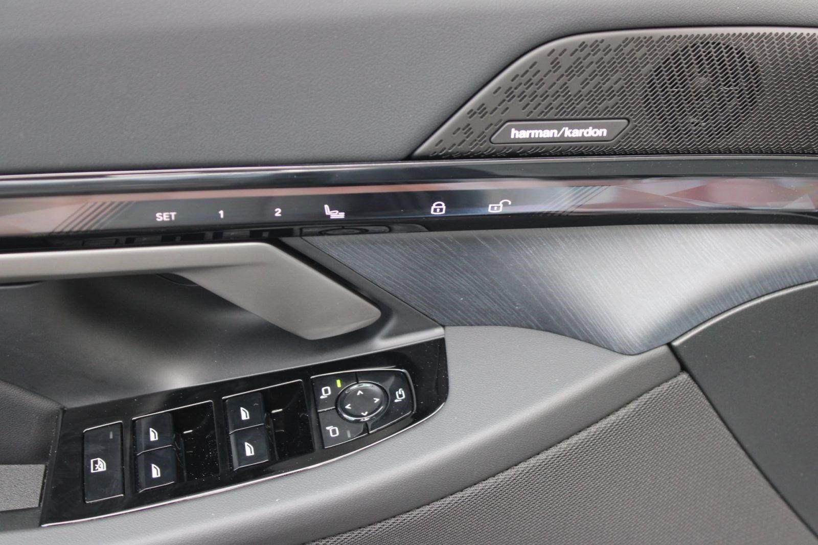 Used 2026 BMW 530i w/ M Sport Package RWD image 14