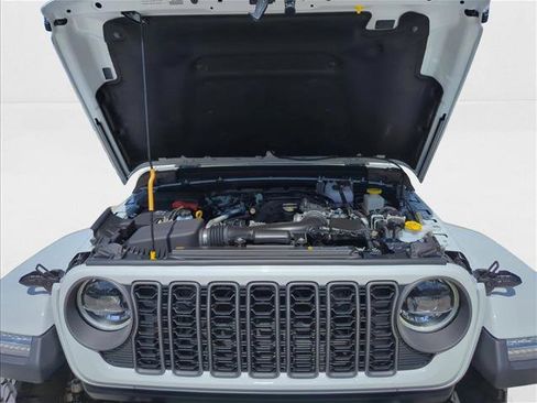 New 2025 Jeep Gladiator High Tide image 19