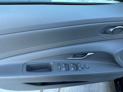 Certified 2025 Hyundai Elantra Sport image 17