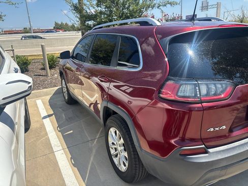 Used 2019 Jeep Cherokee Latitude w/ Popular Appearance Group AWD/4WD image 4