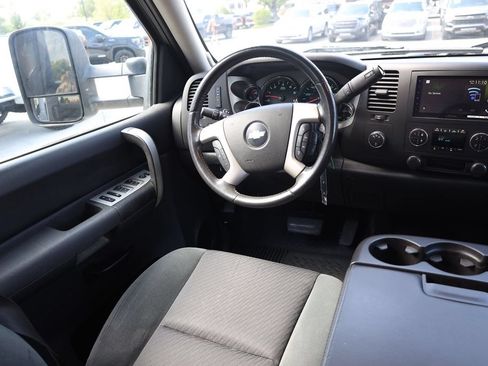 Used 2009 Chevrolet Silverado 2500 LT w/ Interior Plus Package AWD/4WD image 19