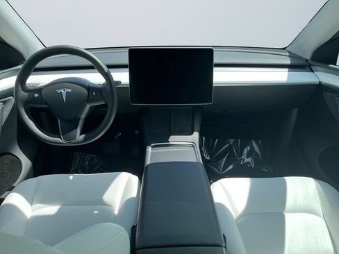 Used 2024 Tesla Model Y Long Range AWD/4WD image 10