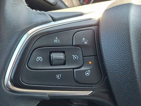 Used 2022 Buick Encore GX Essence w/ Experience Buick Package image 23