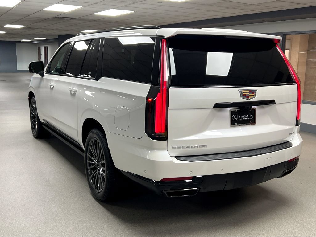 Used 2025 Cadillac Escalade ESV Sport Platinum w/ LPO, Floor Liner Package AWD/4WD image 5