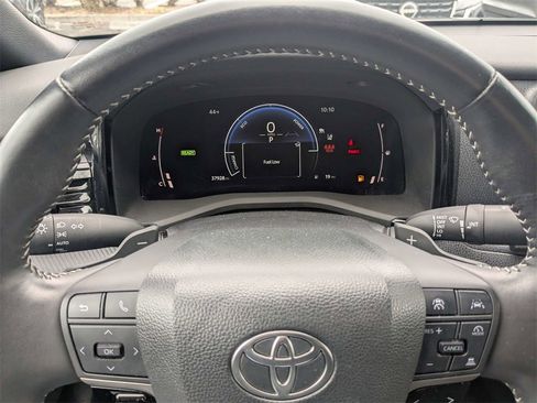 Used 2025 Toyota Camry LE image 27