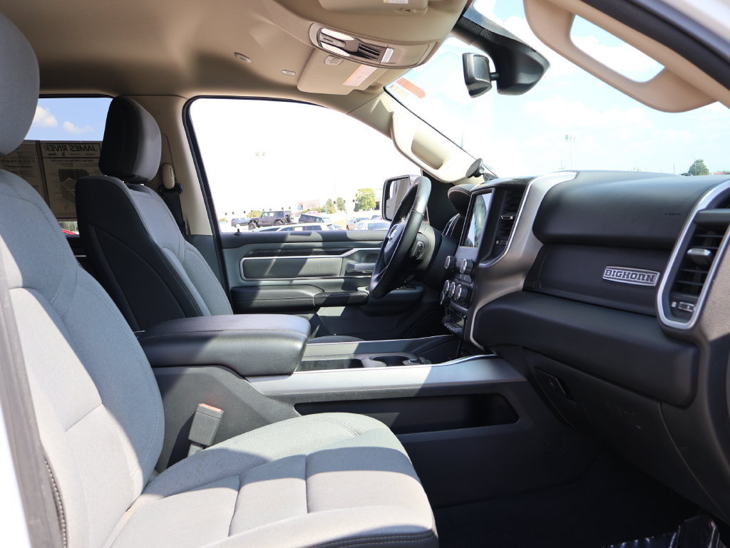 Used 2019 RAM 1500 4x4 Crew Cab image 8