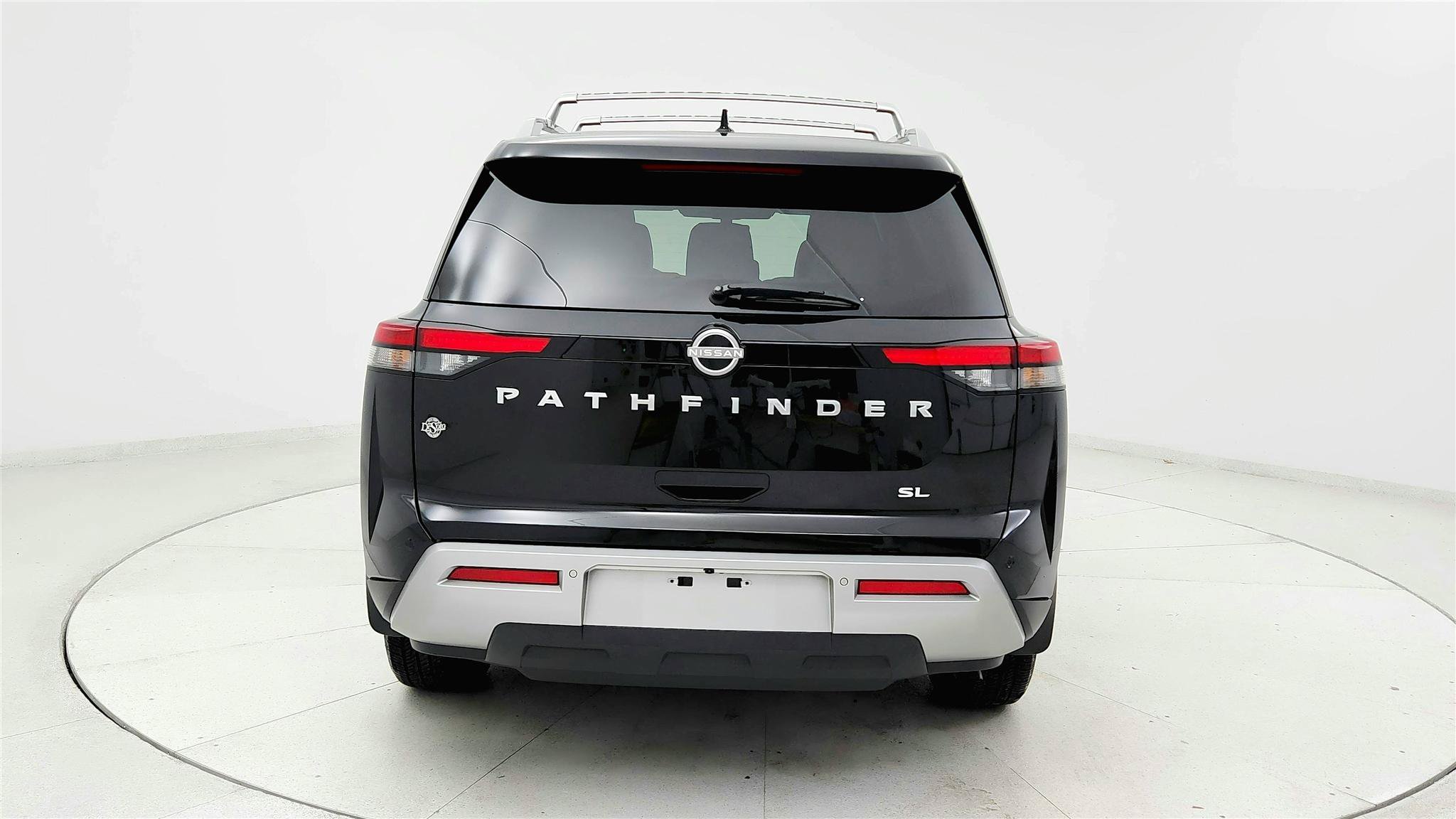 Used 2024 Nissan Pathfinder SL w/ Cargo Package FWD image 4