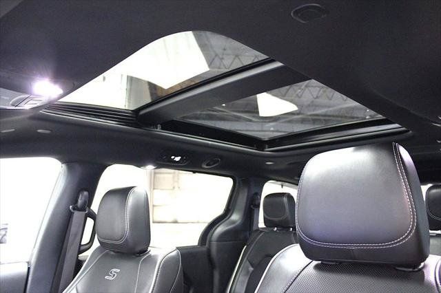 Certified 2025 Chrysler Pacifica Limited FWD image 26