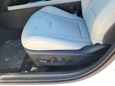 New 2026 Hyundai Elantra Limited FWD image 15