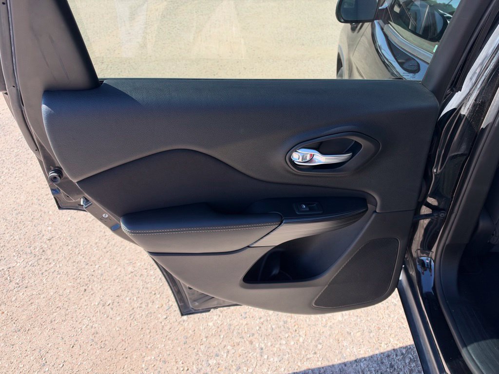 Used 2017 Jeep Cherokee Sport FWD image 21