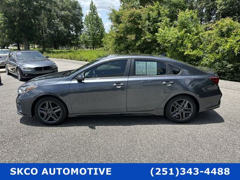 Used 2021 Kia Forte GT-Line w/ GT-Line Premium Package image 2