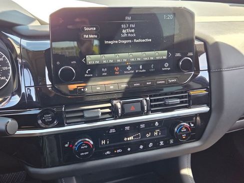 Used 2025 Nissan Pathfinder SL w/ SL Premium Package image 18