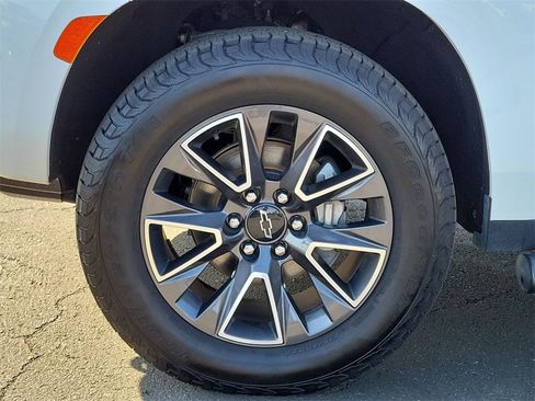 Used 2021 Chevrolet Suburban Z71 image 32