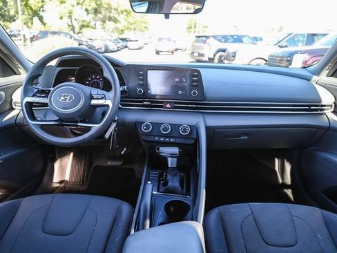 Certified 2023 Hyundai Elantra SE FWD image 13