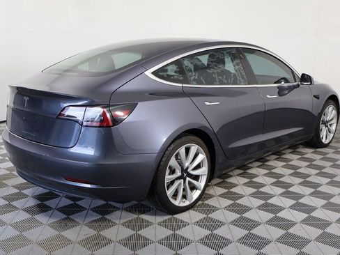 Used 2018 Tesla Model 3 Mid Range image 4