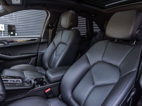 Certified 2023 Porsche Macan AWD/4WD image 5